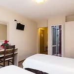 Family Madrid Hotel *