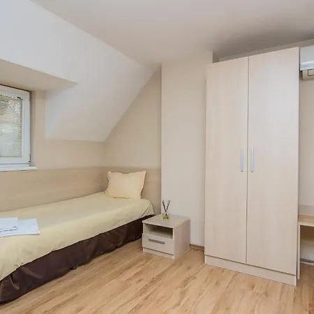 Family Madrid فندق *