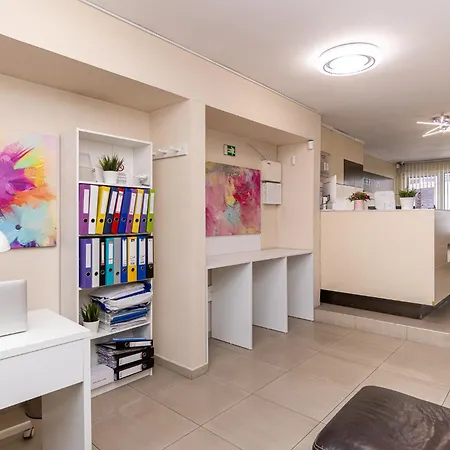 Family Madrid فندق