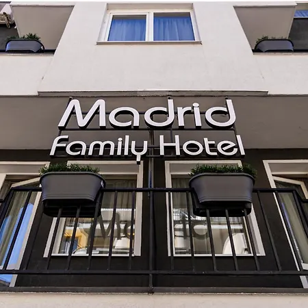Family Madrid Hotel *