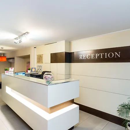 Family Madrid Hotel *