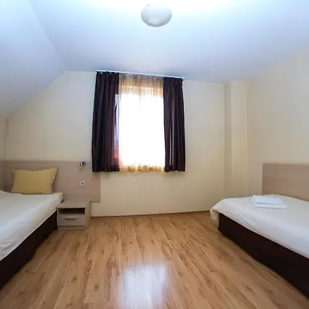 Family Madrid Hotel *