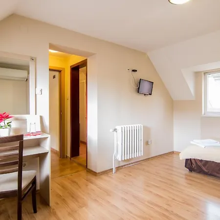 فندق Family Madrid صوفيا