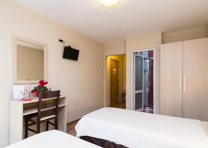 Family Madrid מלון *